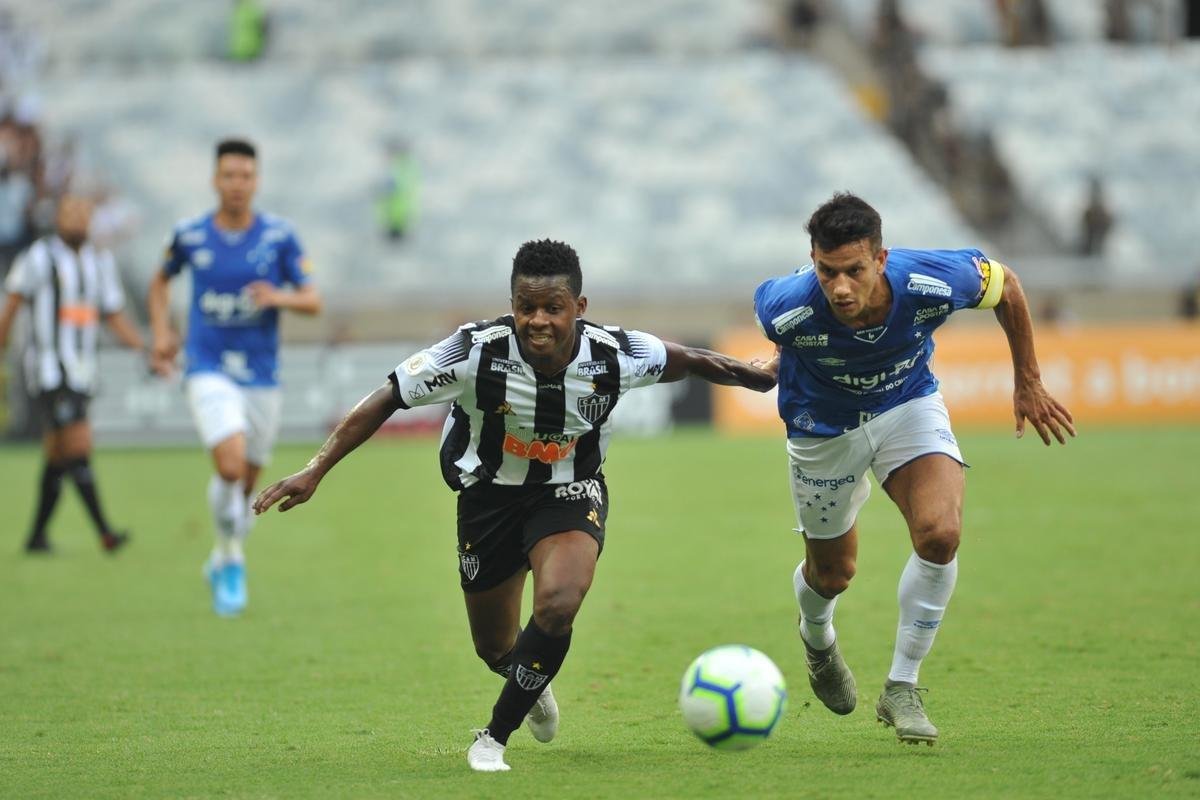Fotos do primeiro tempo do clssico entre Cruzeiro e Atltico, no Mineiro, pelo Brasileiro