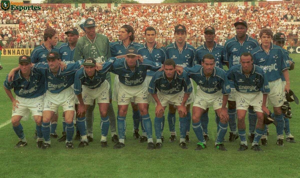 Cruzeiro de 1998, vice-campeão brasileiro. Na foto, tirada em duelo contra a Portuguesa, no Canindé, estão Alex Alves, Marcos Paulo, Dida, Wilson Gottardo, Gustavo, Marcelo Djian, Gilberto, João Carlos, Valdir Todinho; Caio, Djair, Fábio Júnior, Marcelo Ramos, Muller e Ricardinho