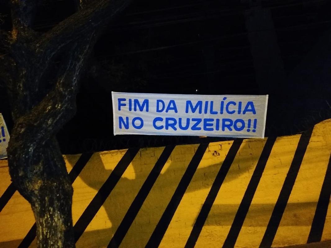 Presidente Wagner Pires de S�, o vice de futebol Itair Machado e o diretor-geral S�rgio Nonato foram os alvos dos protestos em frente � sede do Cruzeiro