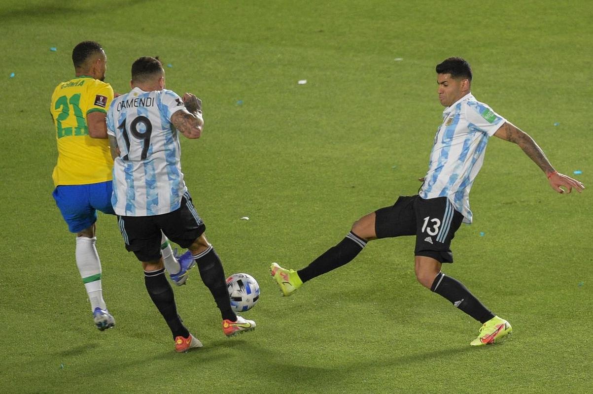 Sem Neymar, Brasil encarou a Argentina em clssico agitado pelas Eliminatrias