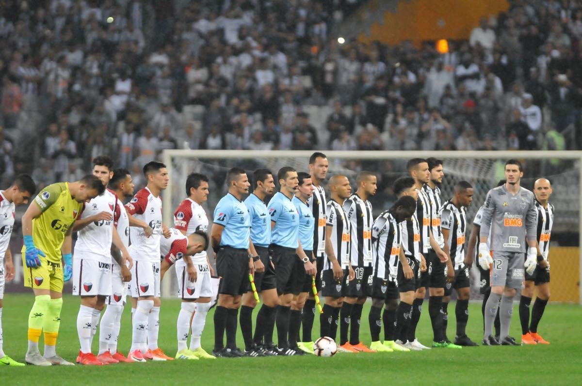 Fotos do primeiro tempo do jogo entre Atltico e Coln, no Mineiro, pela semifinal da Copa Sul-Americana
