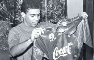 Ronaldo estreou no profissional do Cruzeiro em 25 de maio de 1993