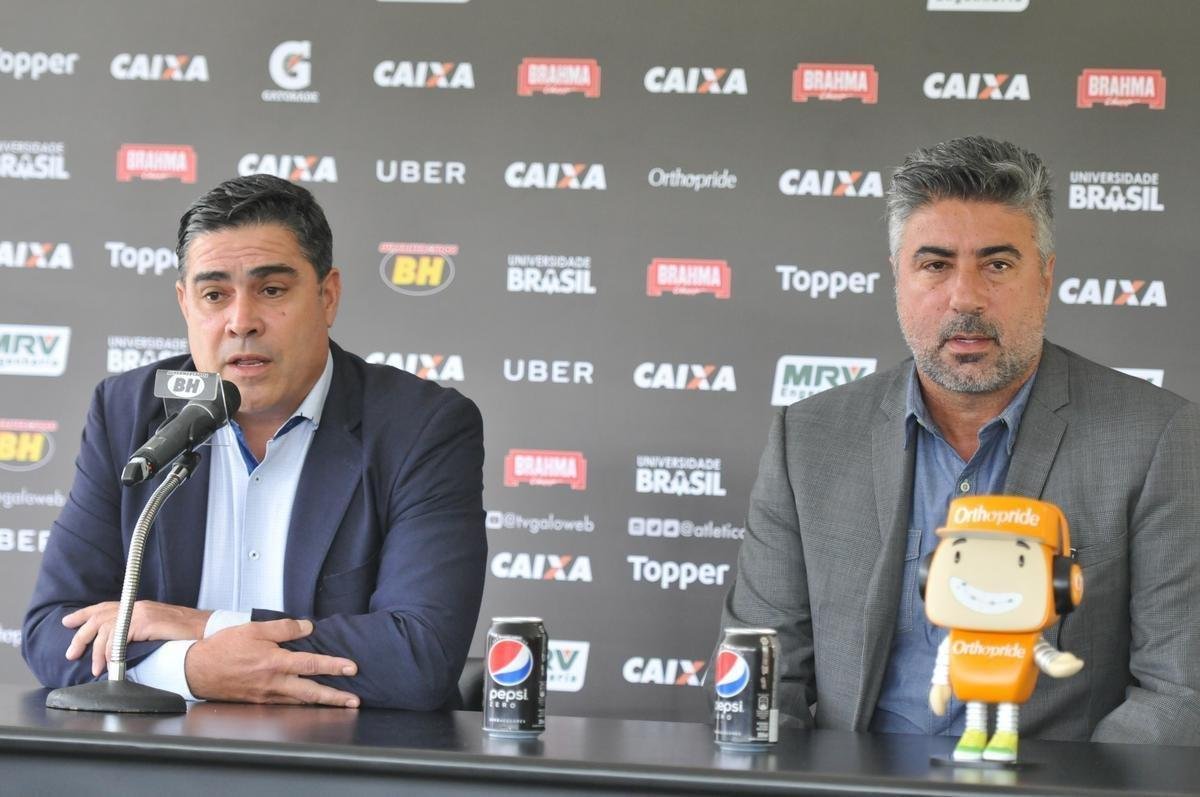 Manh desta sexta-feira foi agitada no Atltico com demisso de Oswaldo e coletiva do presidente