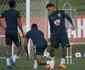 Neymar, Gabriel Jesus e Danilo vo ao gramado da Granja Comary pela primeira vez