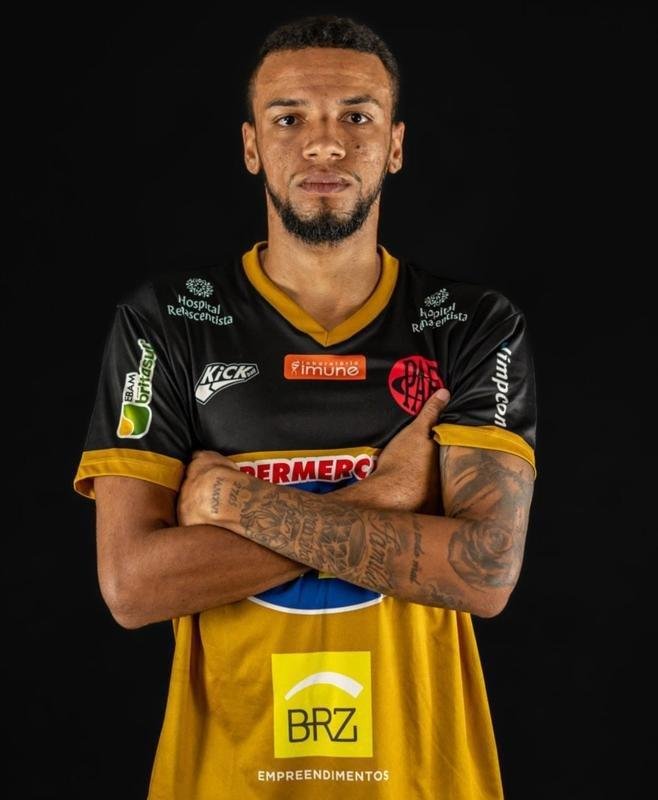 Gabriel Carioca, lateral-esquerdo