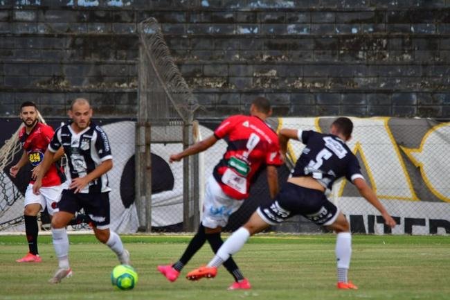 Fotos da derrota do Pouso Alegre para a Inter de Limeira. A equipe paulista venceu o duelo por 3 a 0, no Est�dio Major Levy Sobrinho, em Limeira, pela segunda rodada da S�rie D
