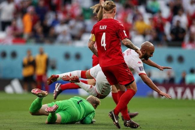 Imagens da partida entre Dinamarca e Tunsia pelo Grupo D da Copa do Mundo.