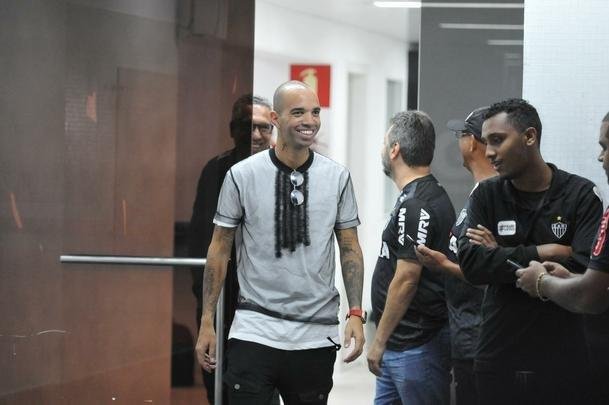 Atacante do Shandong Luneng, da China, est de frias e visitou o CT do Atltico nesta tera-feira (22)