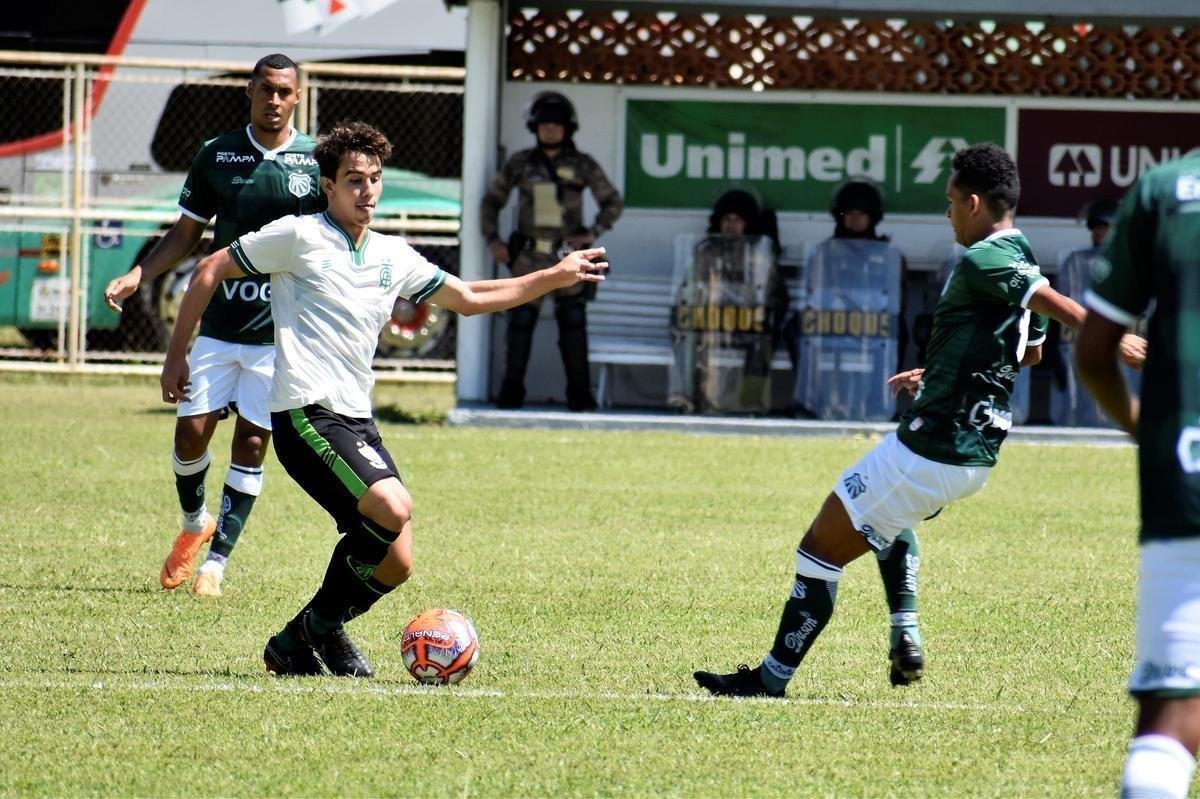 Fotos da partida entre Caldense x Amrica, disputado no Ronaldo, em Poos de Caldas, pela estreia do Mineiro
