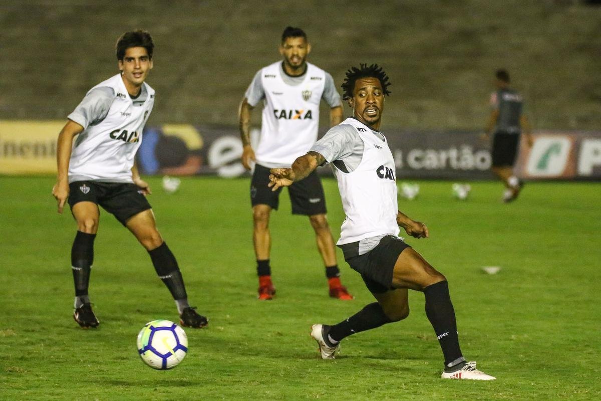 Jogadores trabalharam com bola no Almeido, em Joo Pessoa, local da partida desta quarta, s 21h45, contra o Botafogo-PB, pela segunda fase da Copa do Brasil. Houve treinamento de pnaltis