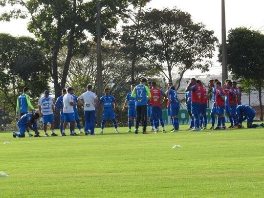 Galeria de fotos do treino do Cruzeiro na tarde desta quinta-feira, na Toca da Raposa II