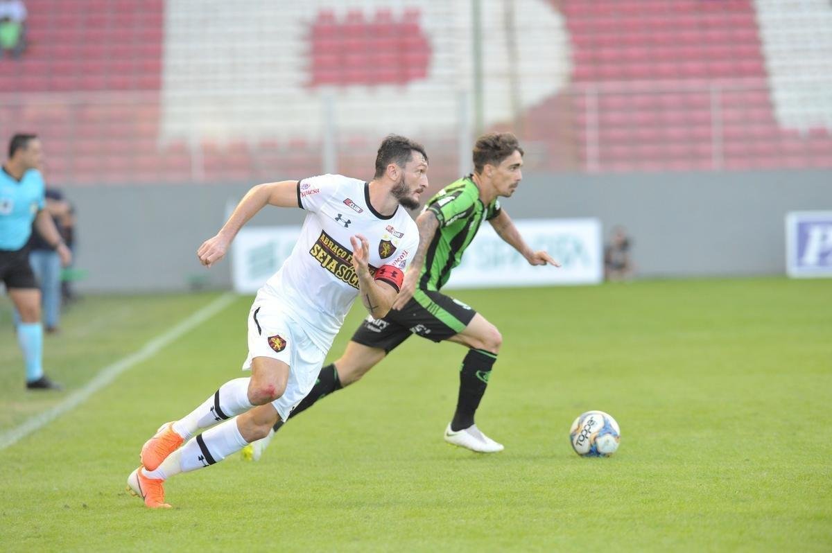 Amrica chegou ao gol no segundo tempo, em chute cruzado de Ademir: 1 a 0