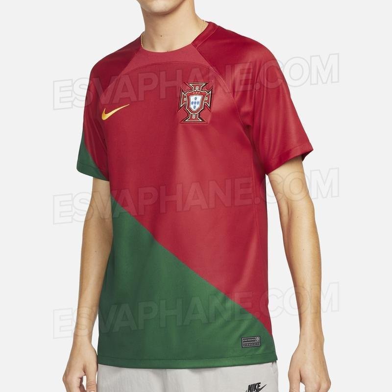 A provvel camisa I de Portugal para Copa do Mundo foi desenvolvida pela Nike e divulgada de forma antecipada pelo portal Esvaphane