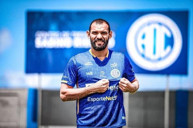 Adalberto: Zagueiro de 35 anos. Est no Confiana-SE desde 2021