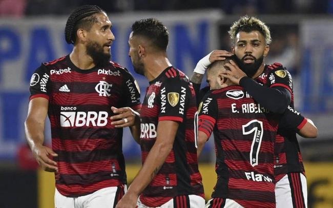 Liderando o Grupo H, com trs pontos a mais em relao ao segundo colocado, o Flamengo precisa de apenas um empate para chegar s oitavas de final