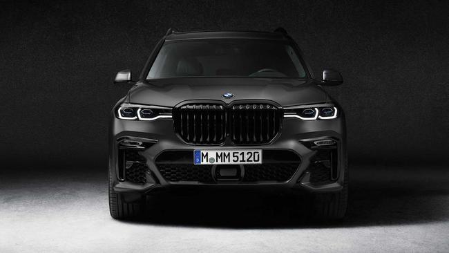 Camila Ângelo recebeu o modelo BMW X7 Dark Shadow Edition 2021