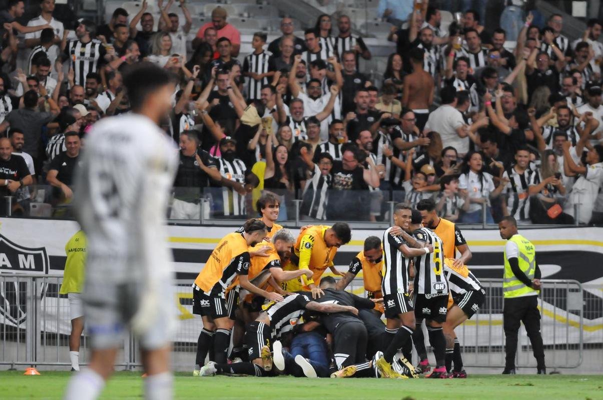 Equipes se enfrentaram na noite desta quarta-feira pela terceira fase da Copa Libertadores, no Mineiro, em Belo Horizonte