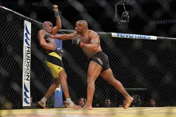 Fotos da derrota de Anderson Silva para Daniel Cormier no UFC 200
