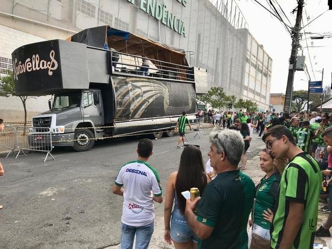 No dia do anivers�rio de 110 anos do Am�rica, torcedor compareceu ao Independ�ncia para acompanhar o jogo contra o Athletico-PR pela quarta rodada do Campeonato Brasileiro