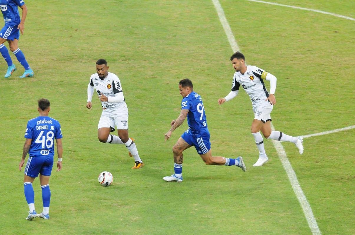 Fotos do jogo entre Cruzeiro e Sport, no Mineiro, em Belo Horizonte, pela 15 rodada da Srie B do Campeonato Brasileiro (28/6/2022)
