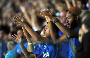 Torcida do Cruzeiro foi da esperana  decepo no Mineiro diante do River Plate