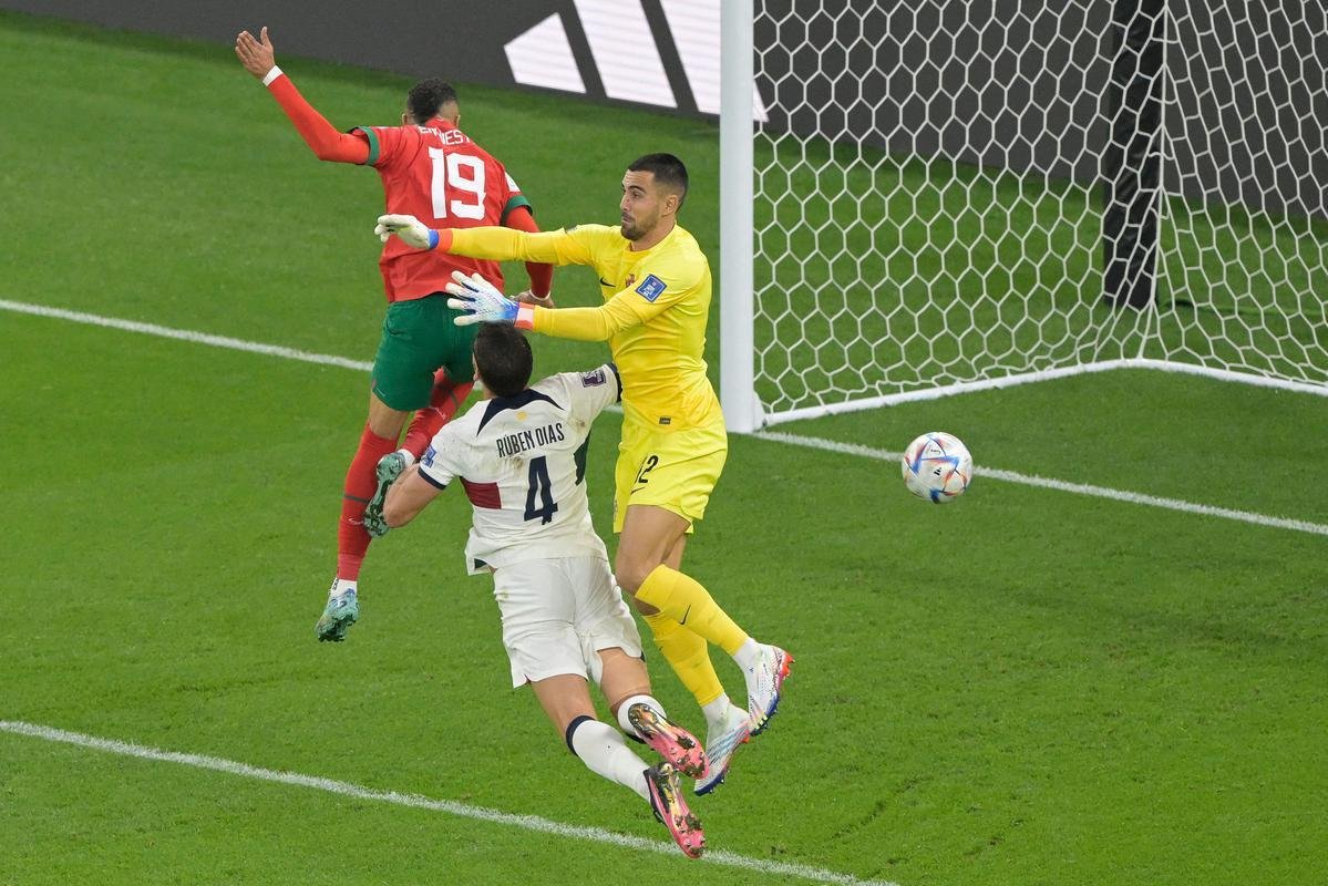 Fotos do gol de Youssef En-Nesyri, de Marrocos, sobre Portugal, pelas quartas de final da Copa do Mundo de 2022, no Catar
