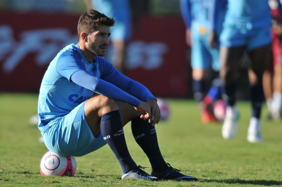 Fotos do treinamento do Cruzeiro desta tera-feira, na Toca II (Alexandre Guzanshe/EM D.A Press)