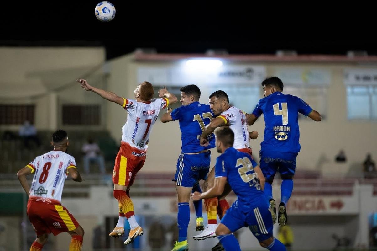 Fotos do jogo entre Juazeirense e Cruzeiro, no Estdio Adauto Moraes, em Juazeiro-BA, pela terceira fase da Copa do Brasil