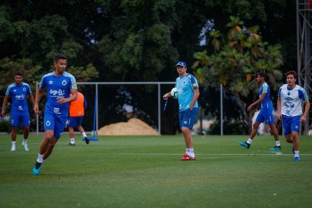 Treino do Cruzeiro nesta segunda-feira, na Toca da Raposa II. Time de Rogrio Ceni enfrenta o Cear na quarta-feira, s 19h30, no Castelo, em Fortaleza, pela 21 rodada do Campeonato Brasileiro