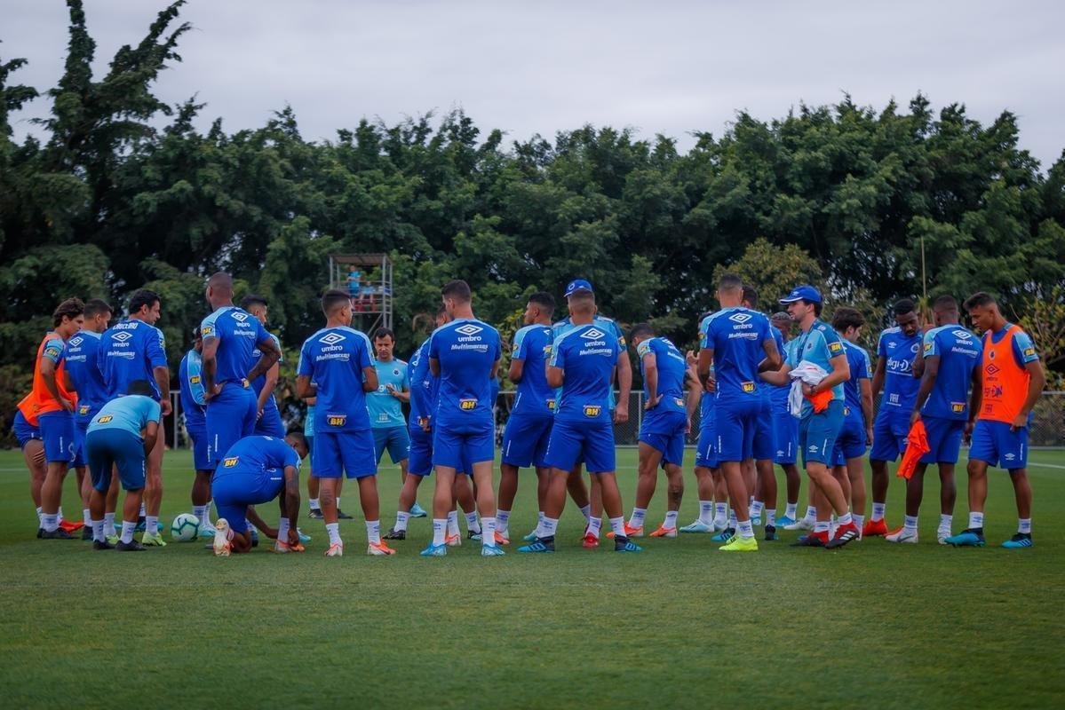 Treino do Cruzeiro nesta segunda-feira, na Toca da Raposa II. Time de Rogrio Ceni enfrenta o Cear na quarta-feira, s 19h30, no Castelo, em Fortaleza, pela 21 rodada do Campeonato Brasileiro