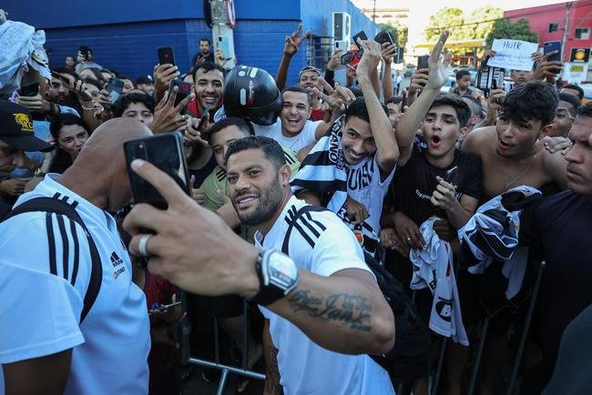No fim da tarde desta sexta-feira (4/3), delega��o do Atl�tico desembarcou em Governador Valadares, onde enfrentar� o Democrata pelo Campeonato Mineiro.