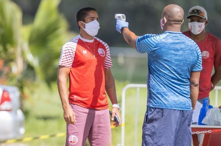 Jogadores, membros da comissão técnica, dirigentes e funcionários do Náutico realizaram testes para Covid-19 na manhã desta sexta-feira; resultados são previstos até a próxima segunda.