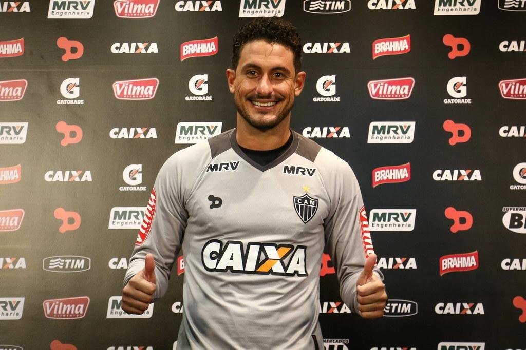 Lauro - Entre 2006 e 2007, o goleiro Lauro defendeu o Cruzeiro. Foram apenas oito partidas pelo clube celeste. Depois, rodou por Sertozinho (SP), Internacional, Ponte Preta, Portuguesa, Bragantino, Chapecoense e Lajeadense (RS) antes de ser contratado pelo Atltico em 2016. O arqueiro chegou ao clube em meio a leses de Victor, Giovanni e de trs goleiros que integravam o time sub-20 (Cleiton, Hudson e Alexander). Lauro ficou dois meses e meio na Cidade do Galo e, sem nenhuma partida, rescindiu contrato com o clube.