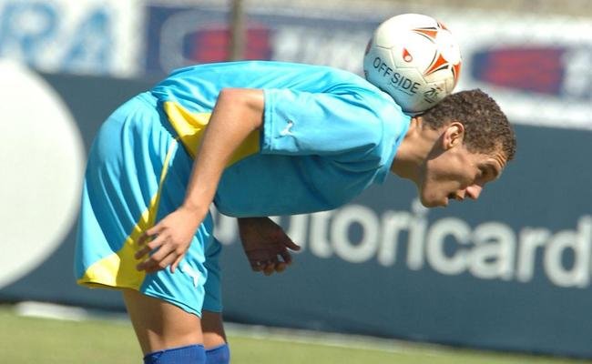 Zagueiro Maicon em seu início de carreira no Cruzeiro, no ano de 2007.