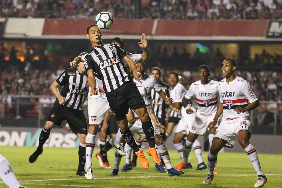 Atlético saiu atrás, conseguiu virada com Róger Guedes e Ricardo Oliveira, mas cedeu empate no Morumbi