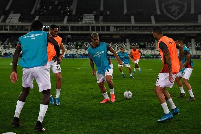 Brasil e Peru se enfrentaram no Estdio Nilton Santos, pelas semifinais da Copa Amrica 