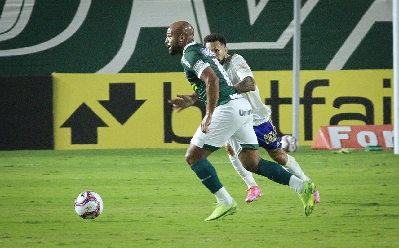 Cruzeiro empatou com Gois no Estdio da Serrinha, em Goinia, pela 22 rodada