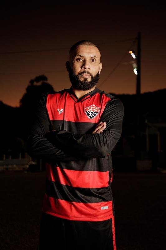 Camisas com mangas longas de Amrica, Botafogo-SP, CSA, Cricima, Figueirense, Remo, Santa Cruz e Vitria