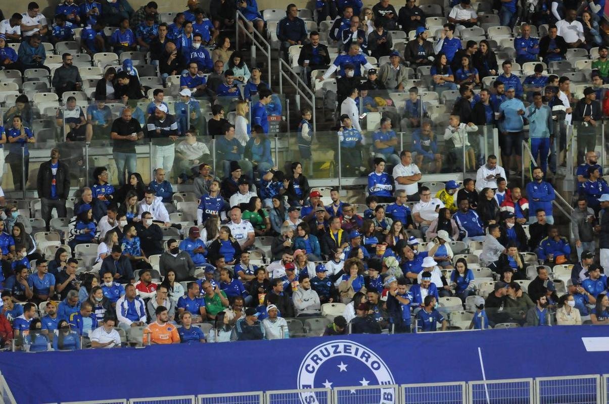 Fotos da torcida do Cruzeiro no Mineiro durante a partida contra o Sport, nesta tera-feira (28/6), pela 15 rodada da Srie B do Campeonato Brasileiro
