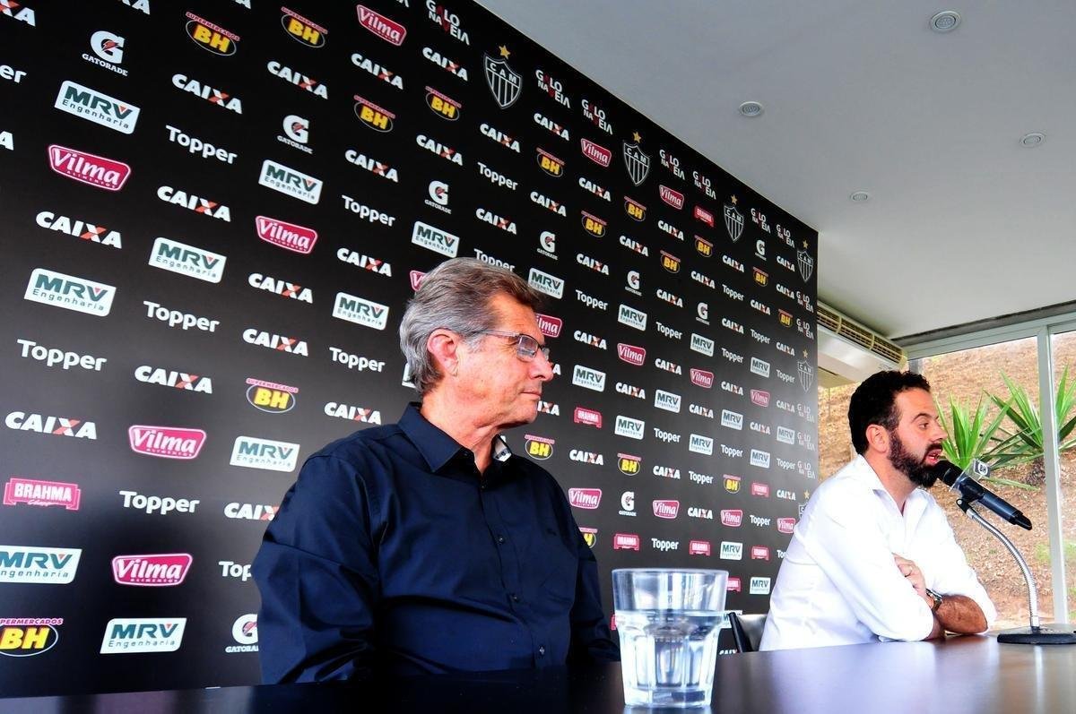 O tcnico Oswaldo de Oliveira foi apresentado na tarde desta tera-feira e, em seguida, comandou treino na Cidade do Galo