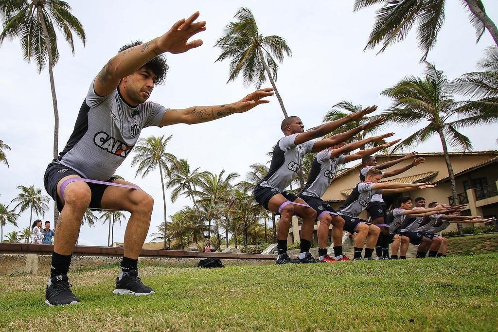 Fotos do treino do Atltico na beira da praia