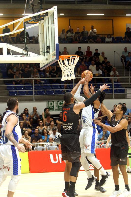 Mesmo sem contar Leandrinho, cestinha do NBB, o Minas venceu o Braslia em Belo Horizonte