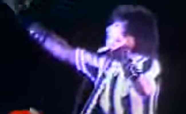 Paul Stanley usou camisa do Atltico no primeiro show do Kiss em Belo Horizonte, em 1983, no Mineiro 
