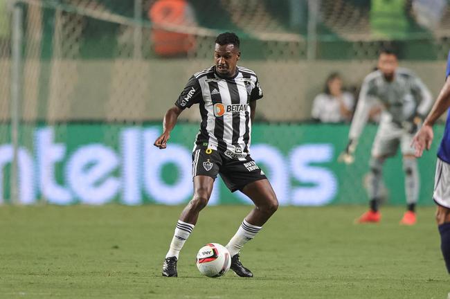 Edenilson: R$ 6 milhões pela compra de direitos econômicos junto ao Internacional; valor foi parcelado em quatro vezes.