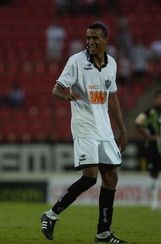 Campeonato Mineiro de 2011 (semifinais) - O Atltico venceu o Amrica nos dois jogos da semifinal da competio. O volante Serginho marcou nas duas partidas e ajudou o Galo a ir para a deciso.