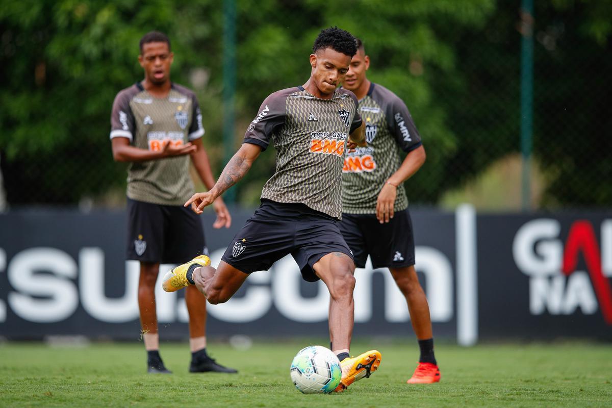 Dylan Borrero - Meio-campista colombiano foi expulso no empate por 2 a 2 com o Ceará, nesse domingo, e terá de cumprir suspensão contra o Botafogo.