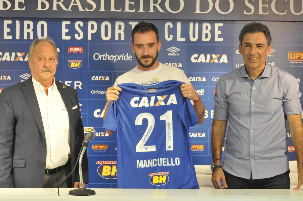 Mancuello (meia): contratado em janeiro de 2018, teve passagem apagada pelo Cruzeiro. Deixou o clube no início do ano seguinte após participar de 39 jogos e marcar um gol.