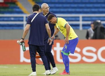 Jogador precisou ser substituído aos 11 minutos de partida contra o Peru, pela primeira rodada do Grupo A do Sul-Americano da categoria