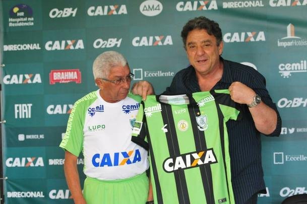 Técnico Givanildo Oliveira foi apresentado no CT Lanna Drumond pelo presidente Marcus Salum e comandou seu primeiro treino visando ao jogo de quinta-feira, contra o Internacional, em Porto Alegre