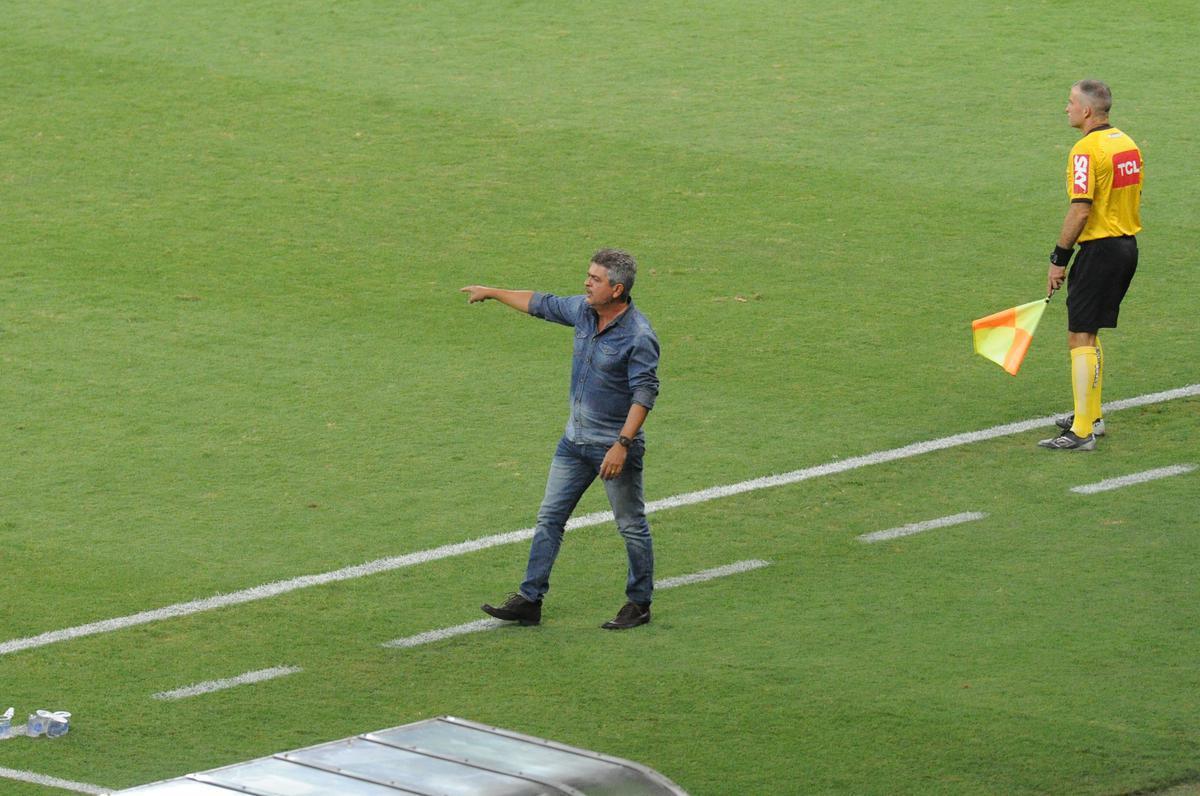 Fotos do jogo entre Cruzeiro e Ponte Preta, no Mineiro, em Belo Horizonte, pela 12 rodada da Srie B do Campeonato Brasileiro